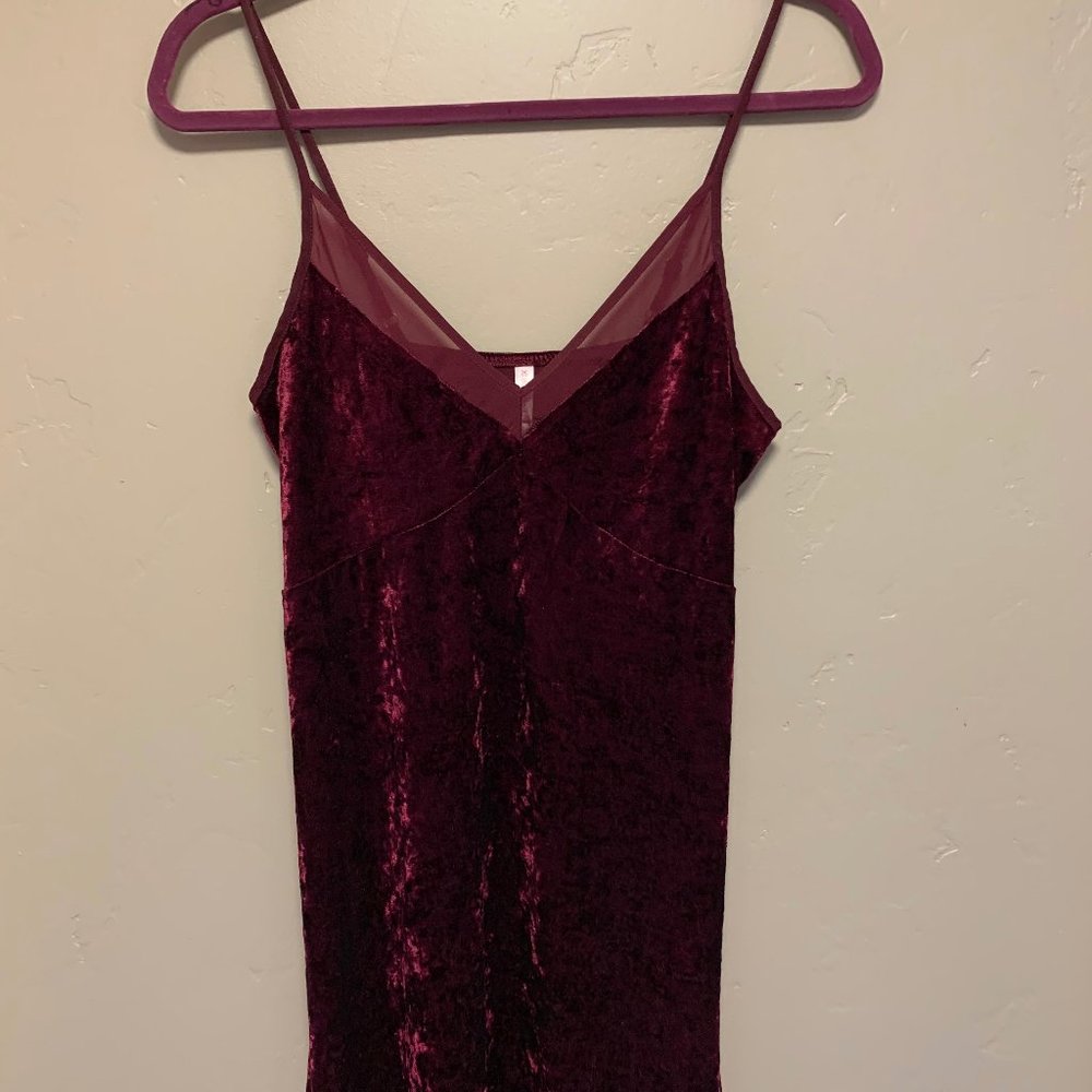 VICTORIAS SECRET PURPLE VELVET SLIP - SMALL **CUTE